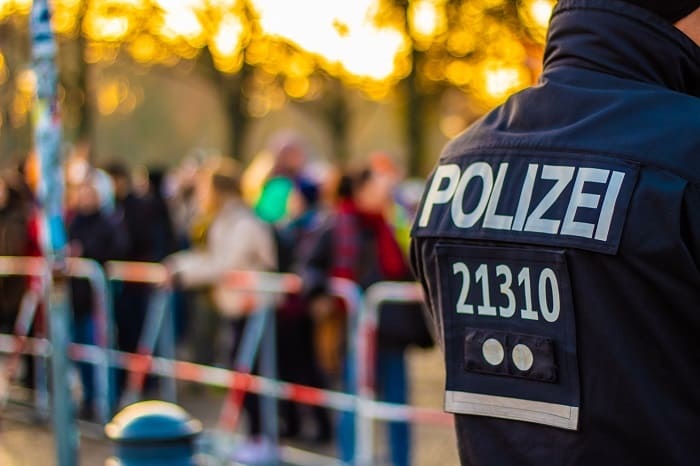 Polizeibeamte gehören dem öffentlichen Dienst. Die Besoldung richtet sich nach dem statusrechtlichen Amt